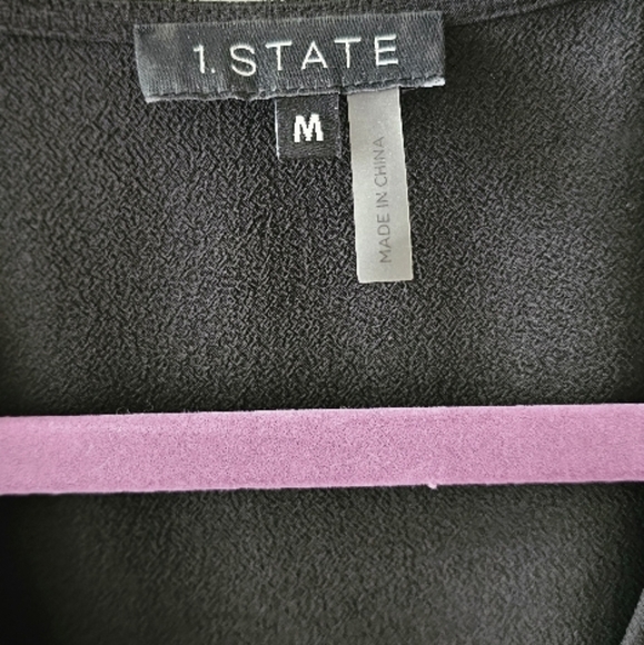 1 State black V-Neck Flutter Sleeve Blouse-size M - Picture 2 of 4